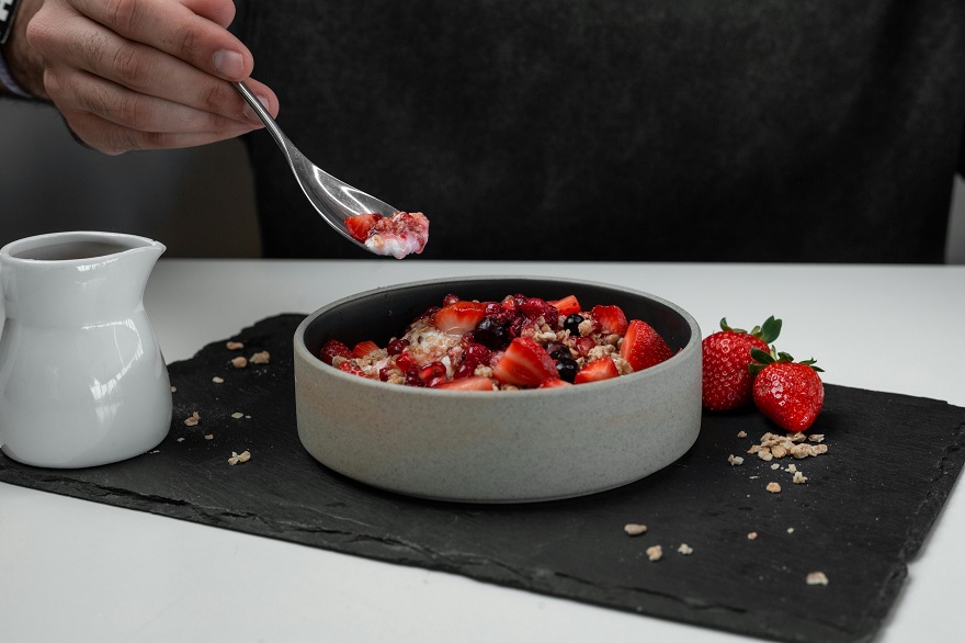 Dieta młodego sportowca – co jeść przed i po treningu