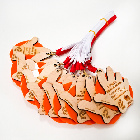 Medal z drewna i pleksi personalizowany – grawerowany laserowo