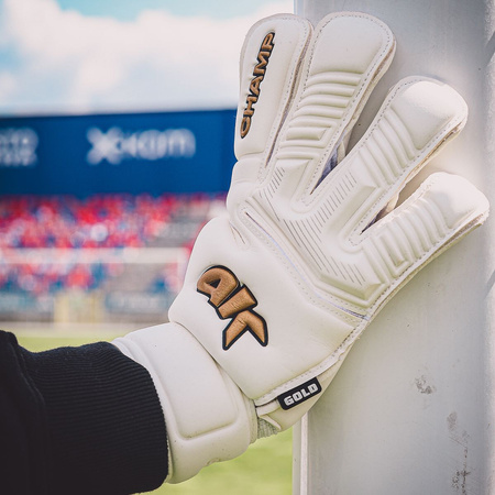 Rękawice 4Keepers Champ Gold VII RF2G junior z płynem do czyszczenia rękawic gratis - białe rękawice bramkarskie w rozmiarach juniorskich