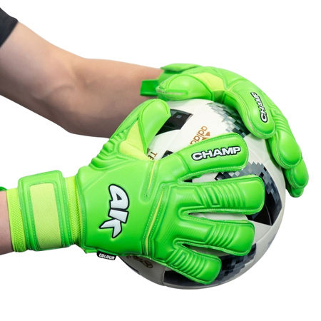 Rękawice 4Keepers Champ Colour Green VII RF2G z darmowym płynem do czyszczenia rękawic - wyróżniające się rękawice bramkarskie