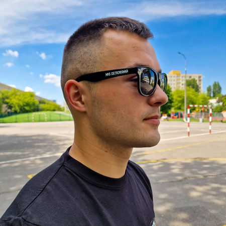 Okulary przeciwsłoneczne z nazwą Twojego klubu