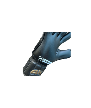 Rękawice 4Keepers Champ Gold Black VI RF2G z płynem do czyszczenia - technologia Giga Grip, krój Roll Finger 2nd Gen, ekskluzywny czarno-złoty design