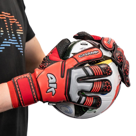 Rękawice 4Keepers Champ Astro VII HB z płynem do czyszczenia - pewny chwyt na sztucznej nawierzchni