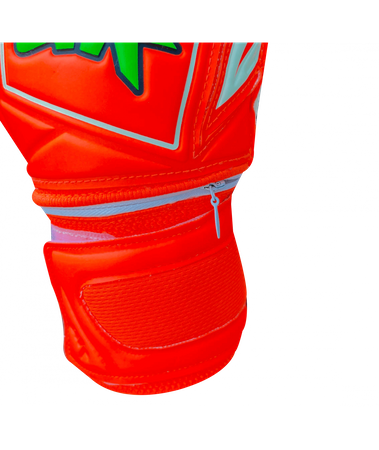 Rękawice 4Keepers Guard Fogo MNC Junior z płynem do czyszczenia - pianka Super Soft, krój Mixed Cut, usztywnienia palców