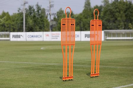 Mur piłkarski Yakima PRO 180 cm – nylonowy mur treningowy do stałych fragmentów gry, pomarańczowy