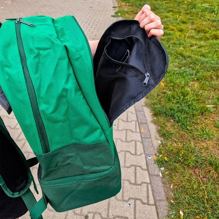 Plecak Joma MKS Ostrowianka z wszytym herbem i nadrukiem – zielony plecak dla kibiców z Ostrowi Mazowieckiej