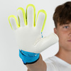 Rękawice 4KEEPERS NEO LIGA NC Junior z płynem do czyszczenia - technologia AQUA ADHESIVE+ GRIP i nowoczesna niebieska kolorystyka z limonkowymi akcentami