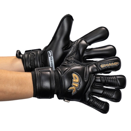 Rękawice 4Keepers Champ Gold Black VII RF2G junior z płynem do czyszczenia rękawic - styl i funkcjonalność w bramce