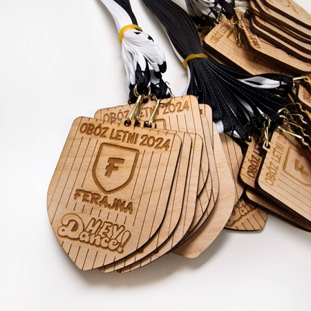 Medal drewniany personalizowany - grawerowany laserowo