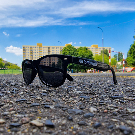Okulary przeciwsłoneczne z nazwą Twojego klubu
