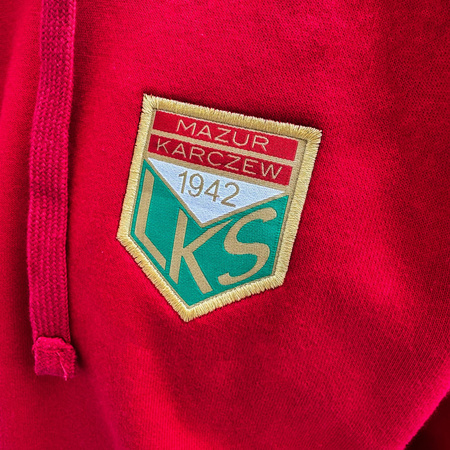 Bluza z kapturem MAZUR KARCZEW czerwona – wszyty herb, nadruk DTF, barwy klubowe