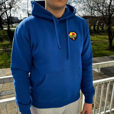 Bluza z kapturem LIDER ZAKROCZYM – bawełniana kangurka z herbem żakardowym i nazwą klubu na plecach, personalizowana dla kibiców