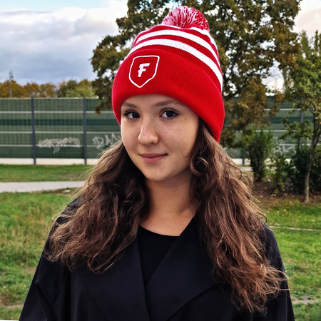 Czapka ONZE zimowa z wywinięciem i pomponem