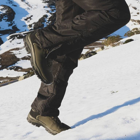 Spodnie Joma Cervino 100929.100 czarne ocieplane spodnie dresowe idealne w czasie użytkowania na co dzień jak i w czasie treningu