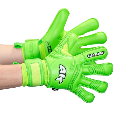 Rękawice 4Keepers Champ Colour Green VII RF2G junior z płynem do czyszczenia rękawic - wyróżniające się rękawice bramkarskie w rozmiarach juniorskich