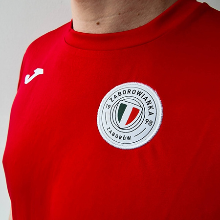 Koszulka treningowa ZABOROWIANKA czerwona – z herbem na piersi i nazwą klubu na plecach dla kibiców i zawodników Zaborowa