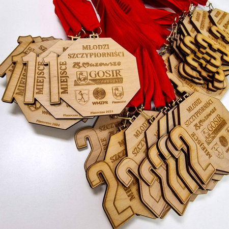 Medal drewniany personalizowany - grawerowany laserowo