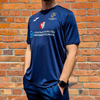 Koszulka meczowa Top Technique Academy granatowa – z przodu herb klubu i miasta oraz logo sponsora, a na plecach duży numer