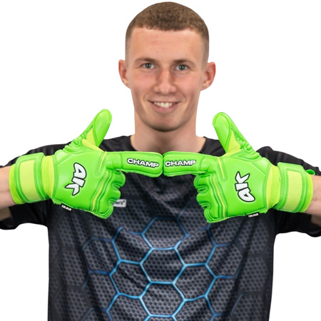 Rękawice 4Keepers Champ Colour Green VII RF2G z darmowym płynem do czyszczenia rękawic - wyróżniające się rękawice bramkarskie