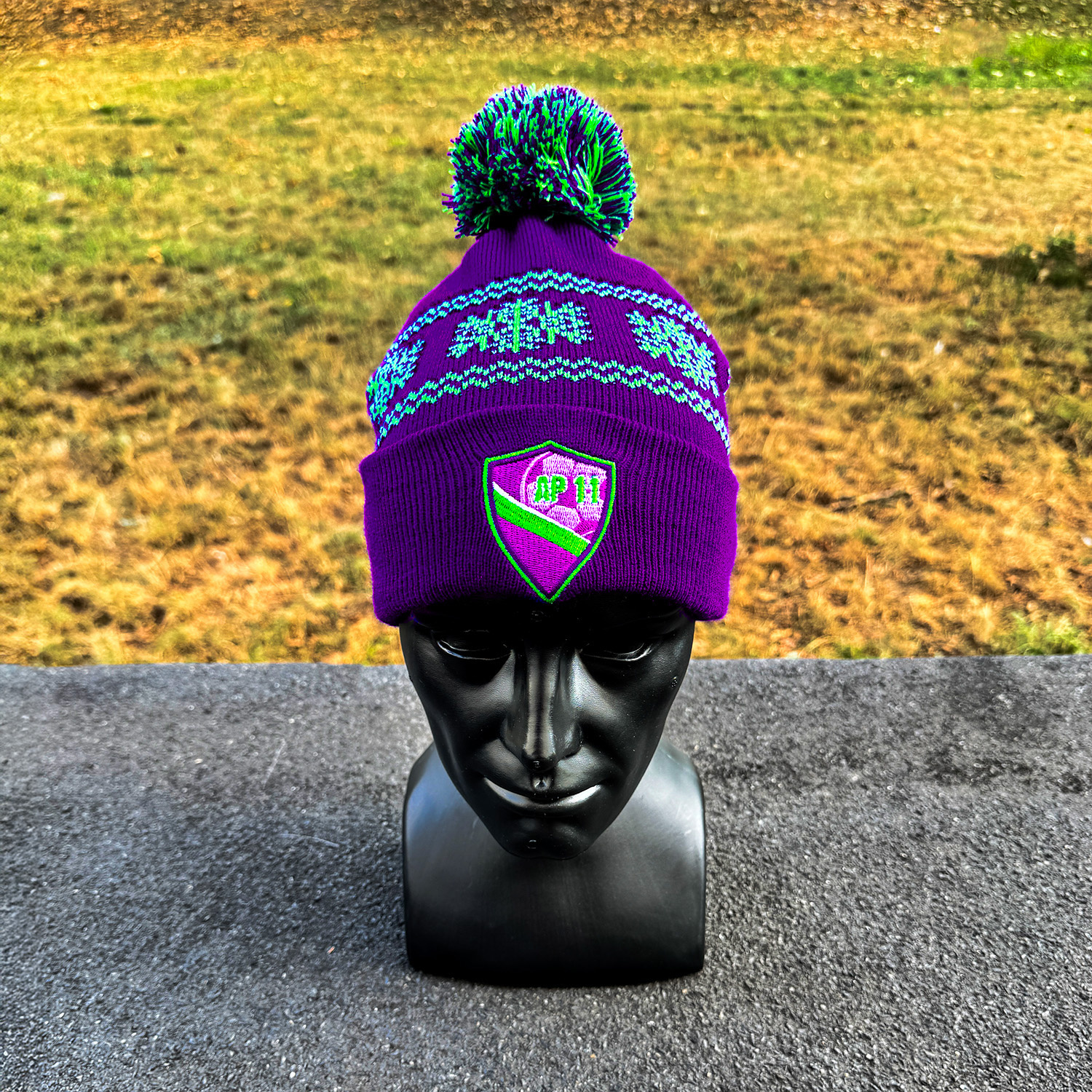 Czapka zimowa AP11 z pomponem – herb