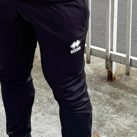 Spodnie dresowe LUKS Czerwin czarne – kieszenie na suwak, rozpinane nogawki