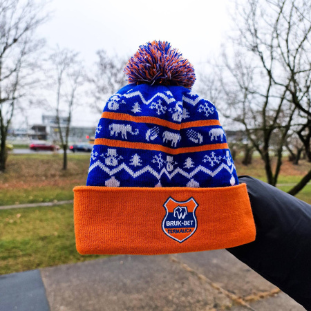 Czapka ONZE zimowa z wywinięciem i pomponem