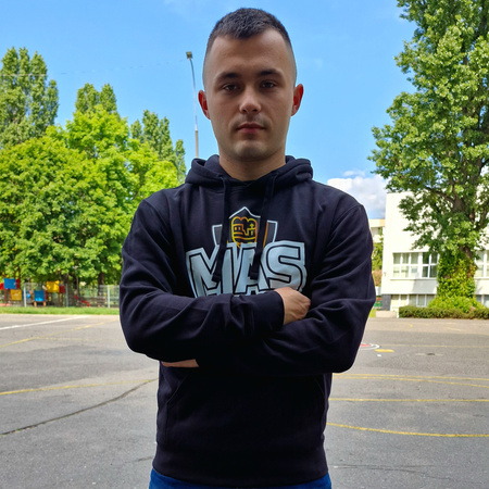 Bluza z kapturem MAKOWSKA AKADEMIA SPORTU czarna – bawełniana kangurka z nadrukiem DTF grafiki klubu, personalizowana