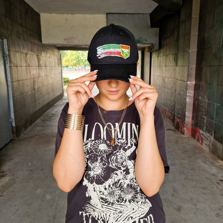 Czapka z daszkiem typu trucker