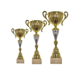 Zestaw pucharów BI LOT2024-9 H49 H42 H38 – ekonomiczne trofea plastikowe na kamiennej podstawie