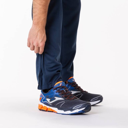 Spodnie Joma Combi 100027.331 granatowe spodnie dresowe na co dzień jak i do treningu zapewniające optymalne dopasowanie