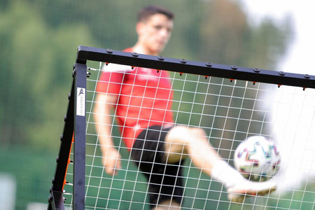 Rebounder PRO Y-station – rama z siatką do treningu bramkarzy i zawodników