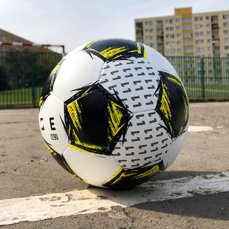 Piłka ONZE ULTRALIGHT J290 4 100051.99 – juniorska piłka treningowo-meczowa premium