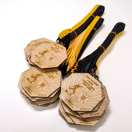 Medal drewniany personalizowany - grawerowany laserowo