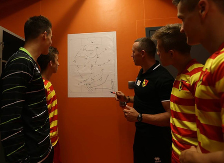 Tablica taktyczna do Piłki Nożnej folia - 25 boisk YAKIMA 100219 – wielokrotnego użytku, suchościeralna folia taktyczna