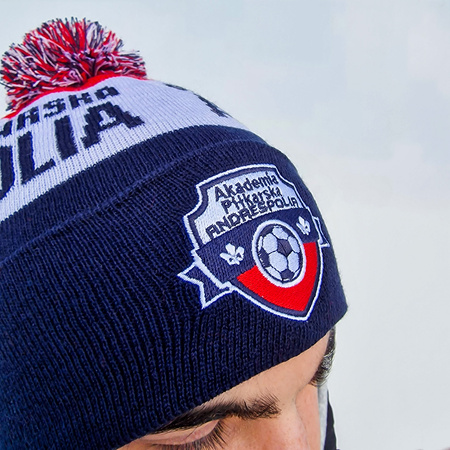 Czapka ONZE zimowa z wywinięciem i pomponem