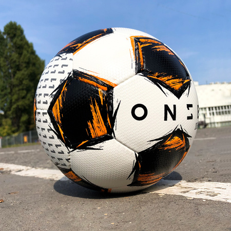 Piłka ONZE LIGHT J350 AP11 – juniorska piłka dla zawodników AP11 o wadze 340-360g