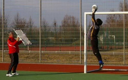 Rebounder Mini dla trenera bramkarzy Yakima – mobilny rebounder treningowy 80x80 cm, 3 kg, do poprawy techniki bramkarzy