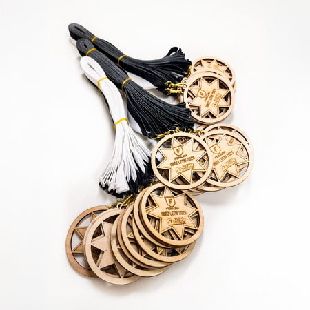 Medal drewniany personalizowany - grawerowany laserowo