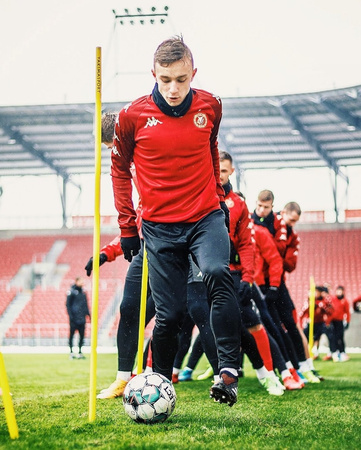 10x Tyczka treningowa i slalomowa YAKIMA 170 cm pomarańczowa 100645 – profesjonalne tyczki do treningu koordynacji i dryblingu