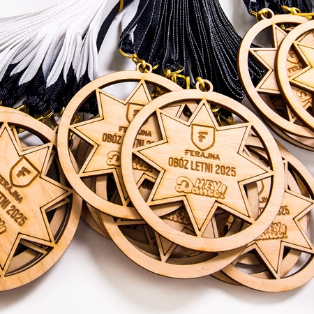 Medal drewniany personalizowany - grawerowany laserowo