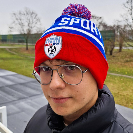 Czapka ONZE zimowa z wywinięciem i pomponem