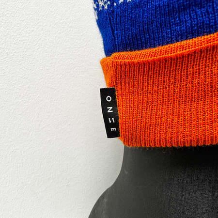 Czapka ONZE zimowa z wywinięciem i pomponem