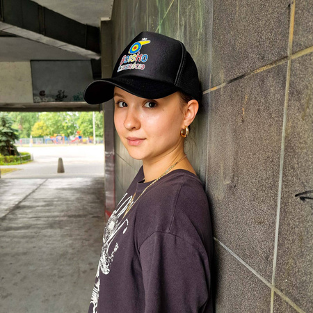 Czapka z daszkiem typu trucker