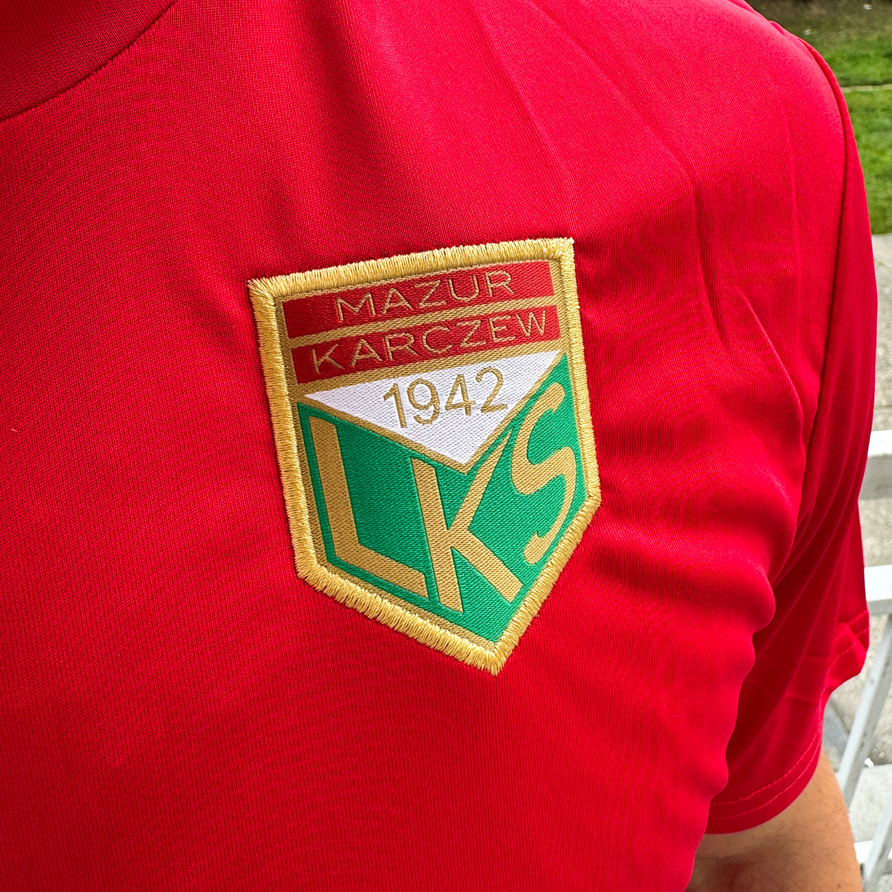 Koszulka treningowa JOMA MAZUR KARCZEW – detal herbu