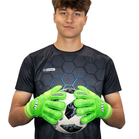 Rękawice 4Keepers Champ Colour Green VII RF2G junior z płynem do czyszczenia rękawic - wyróżniające się rękawice bramkarskie w rozmiarach juniorskich