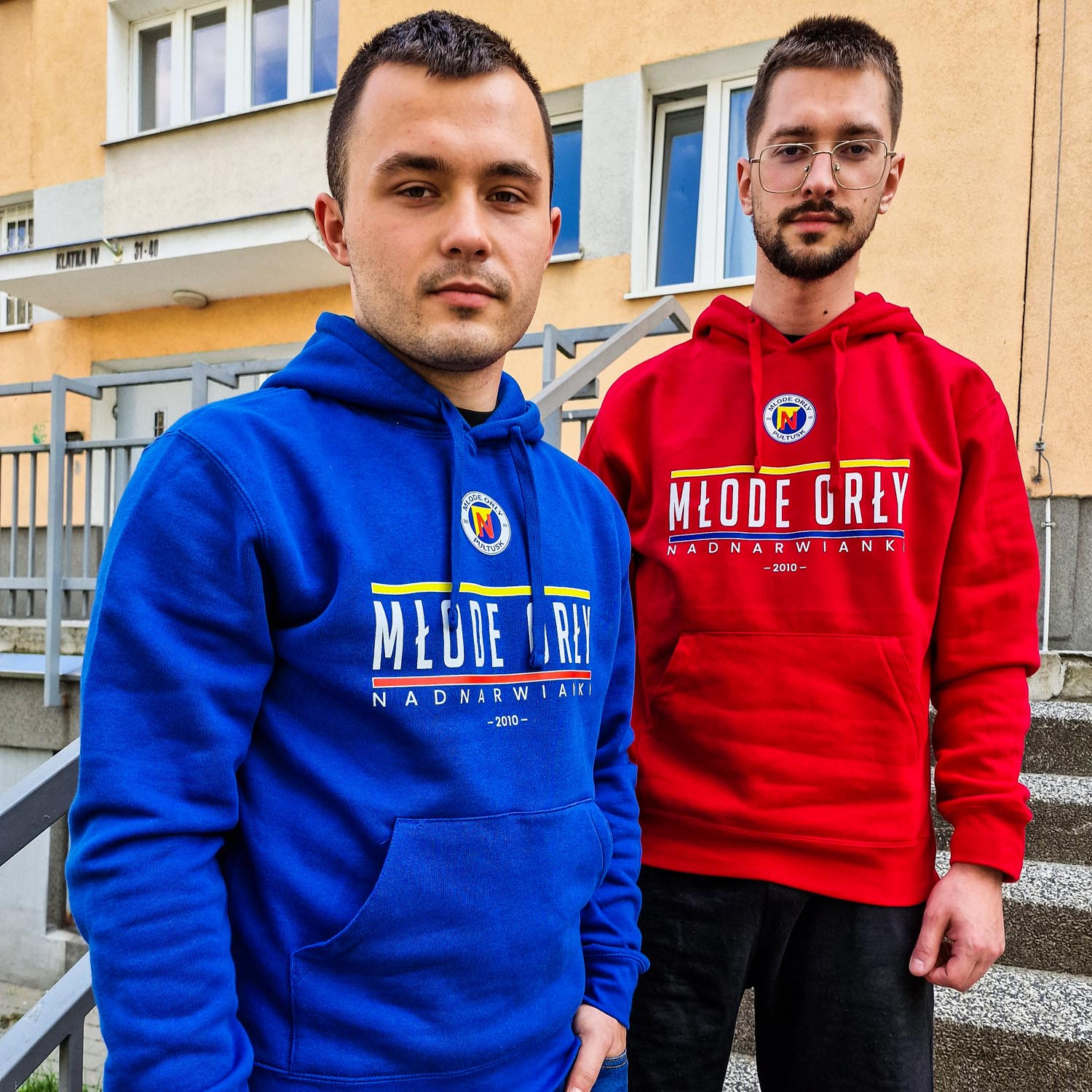 Bluza bawełniana lifestyle kangurka z nadrukami - materiał