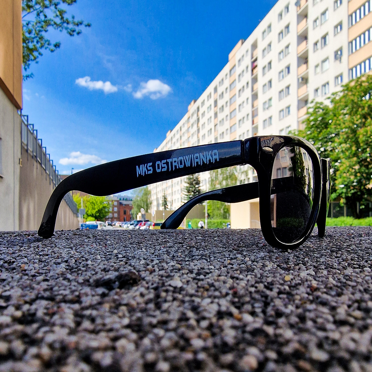 Okulary przeciwsłoneczne z nazwą Twojego klubu - personalizacja