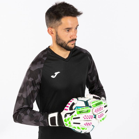 Zestaw bramkarski Joma Zamora VII 102789.100 SET - trzyczęściowy komplet w kolorze czarnym, koszulka z długim rękawem i geometrycznym wzorem, elastyczne szorty, profesjonalne getry
