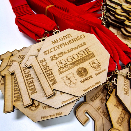 Medal drewniany personalizowany - grawerowany laserowo