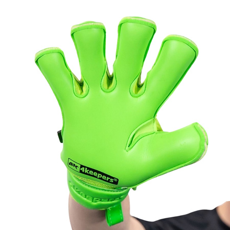 Rękawice 4Keepers Champ Colour Green VII RF2G z darmowym płynem do czyszczenia rękawic - wyróżniające się rękawice bramkarskie